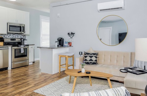 Downtown Wilmington Apartment | Modern 1BR in Downtown Wilmington Near Riverwalk & Restaurants