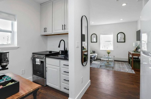Stamford Apartment | Modern 2 Bdr, Harbor Point #2 – Walk to Train, Restaurants, City + Shore