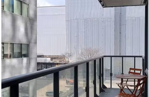 Bay Street Corridor Condo | Modern 2-bedroom 2 bathroom condo with AC in downtown Toronto-Bay st & College
