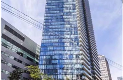 Bay Street Corridor Condo | Modern 2-bedroom 2 bathroom condo with AC in downtown Toronto-Bay st & College