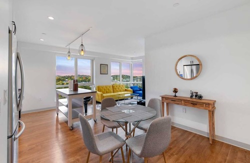 Jamaica Plain Apartment | Modern 2 Bedroom Apartment in the Heart of Jamaica Plain, Boston