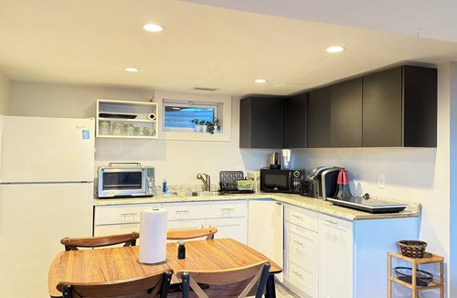 Oak Square House | Modern 2-Bedroom in-law Apartment in Boston with Parking