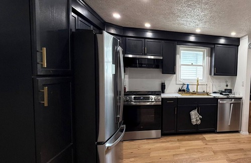 Hempstead House | Modern 2BR Retreat Private Oasis Near NYC