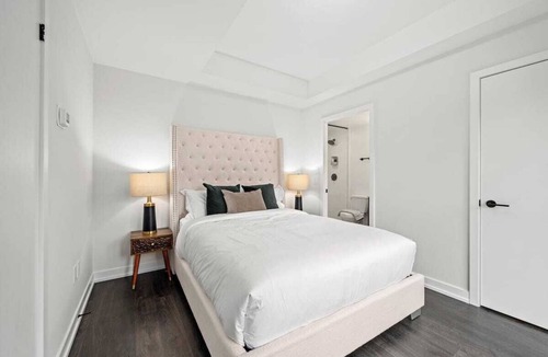 Harwood Hotel | Modern 2BR Suite Free Parking
