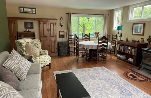 Bradford House | Modern 3-bedroom house on Lake Todd in enchanting Bradford