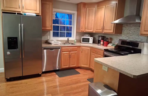Montville House | Modern 3-Bedroom Retreat Near Parks & Casinos