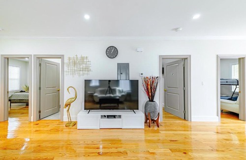 St. Marks Apartment | Modern 3BR & 3BA Boston Apt - Patio, Bathtub, Walk to Red Line 82