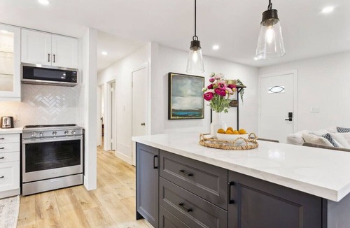 Cooksville Condo | Modern 3BR Home, Close to Port Credit