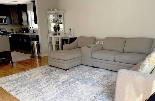 Elizabeth House | Modern 3BR Home Near NYC, Newark Airport & MetLife Stadium