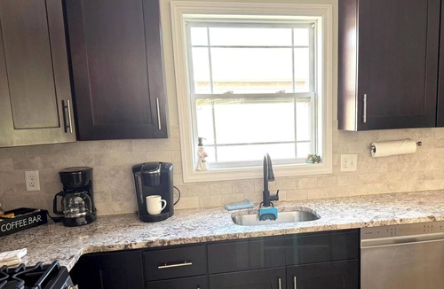 Elizabeth House | Modern 3BR Home Near NYC, Newark Airport & MetLife Stadium