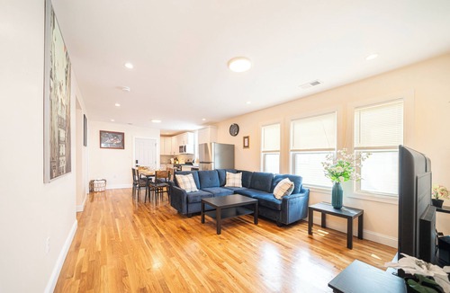 Meeting House Hill Apartment | Modern 3BR Pet-Friendly Boston Apt w/parking Fenway Park & TD Garden 30/3