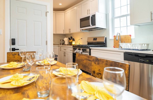Meeting House Hill Apartment | Modern 3BR Pet-Friendly Boston Apt w/parking Fenway Park & TD Garden 30/3