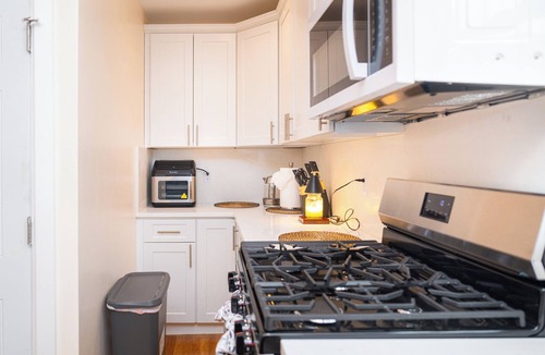Meeting House Hill Apartment | Modern 3BR Pet-Friendly Boston Apt w/parking Fenway Park & TD Garden 30/3