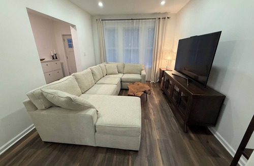 Ampere House | Modern 3BR Townhome Mins away from NYC/Metlife/EWR