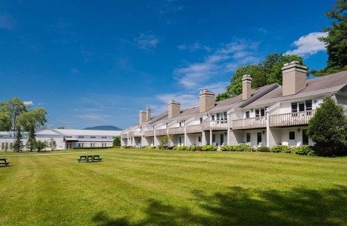 Manchester Apartment | Modern 3BR Townhouse | Golf, Pool & Spa Access
