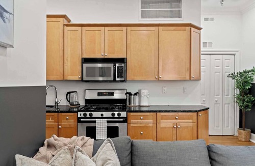 Old City Apartment | Modern 4BD Apt in the Heart of Old City