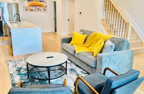 The Heights Condo | Modern 4BR 2.5BA Duplex For NYC