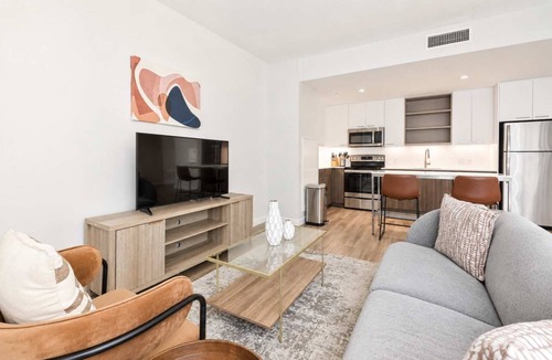 East Cambridge Apartment | Modern Apartment | Gym + Courtyard