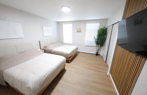 East Boston Apartment | Modern apt in E Boston - Walk to Airport