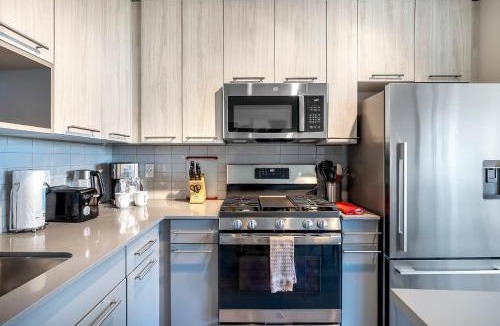 Stamford Apartment | Modern Apt with Luxury Amenities