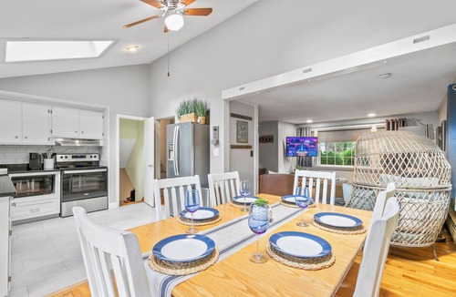 South Yarmouth House | Modern Beach & Pond Getaway; Heart of Cape Cod