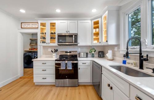 Framingham Apartment | Modern Boston MetroWest Family Suite
