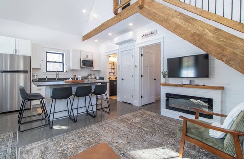 Jay Cottage | Modern Brookside Retreat ~ Private Outdoor Sauna ~ Near Jay Peak~ Sleeps 6