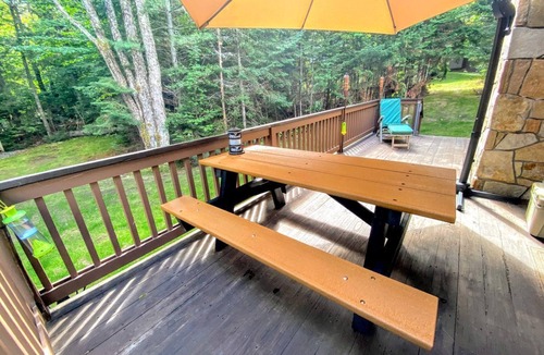 Carroll Cabin | Modern Cabin Rental Perfect for a Luxury Ski Vacation near Mount Washington