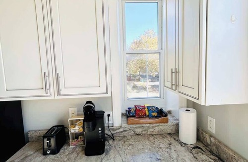 Eckington Condo | Modern Castle Condo w/Balcony & Fire Pit