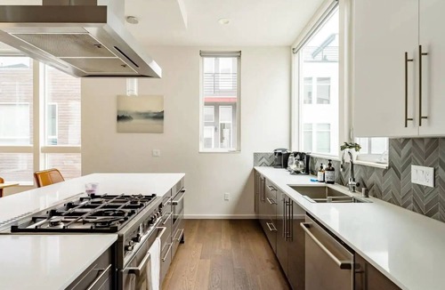 Judkins Park House | Modern Central District 3BR with Private Bathrooms — 1 Block to Light Rail