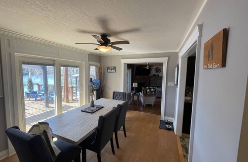 McDougall Cottage | Modern Clean Lakefront Cottage. Just 12 min to Parry Sound