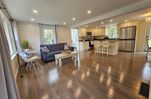 Niantic House | Modern Coastal Comfort Close to Beaches, Boardwalk, and Downtown Niantic