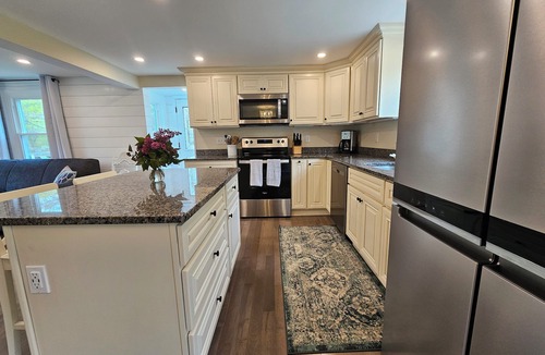Niantic House | Modern Coastal Comfort Close to Beaches, Boardwalk, and Downtown Niantic