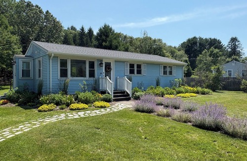 Niantic House | Modern Coastal Comfort Close to Beaches, Boardwalk, and Downtown Niantic