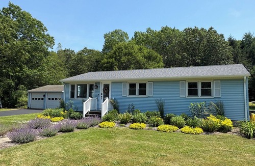 Niantic House | Modern Coastal Comfort Close to Beaches, Boardwalk, and Downtown Niantic