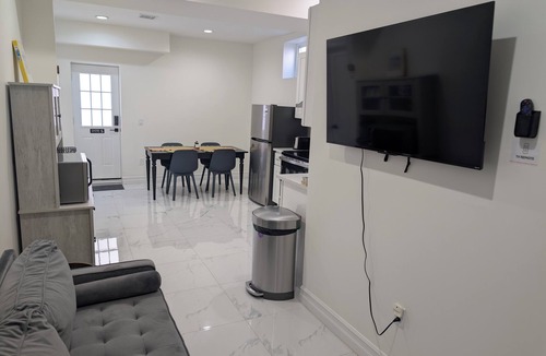 Elmont Apartment | Modern Comfort - Minimal Style Entire guest suite in Elmont, New York