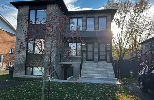 Longueuil Condo | Modern condo by Boisé du Tremblay with parking and fitness equipments