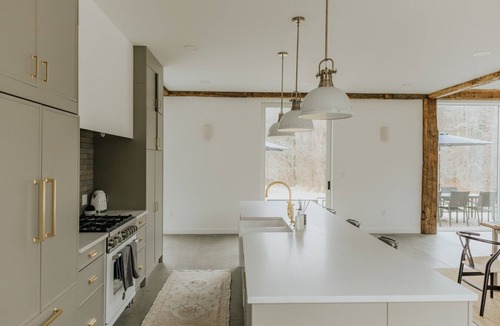 Hyde Park House | Modern Converted Barn with Hot Tub!