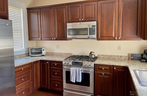 Yachting Village House | Modern Cottage Downtown NPT-Waites Wharf Cottage RE05618-STR