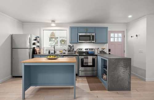 Copake House | Modern Cottage near Robinson Pond