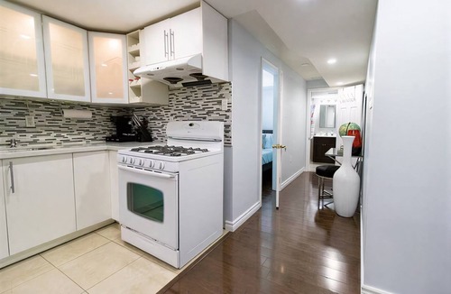 Mount Pleasant House | Modern Cozy 2 BR Private Suite,5 Min drive -Creditview & Sandalwood Sports field