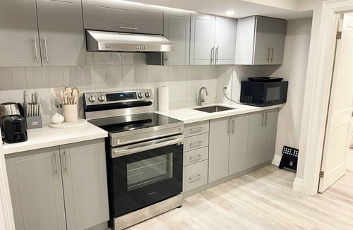 Milton House | Modern Cozy Basement Apartment with parking. 5 min to 401/GO Station