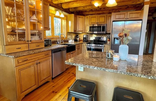 Town of Copake Hotel | Modern, cozy log cabin in Copake with AC and WiFi