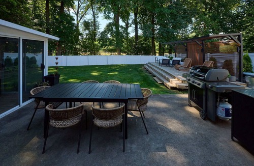 Rochelle Park House | Modern & design insp house in quiet neighborhood