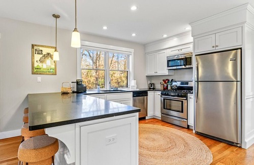 Tisbury House | Modern Family Home Walkable to Town