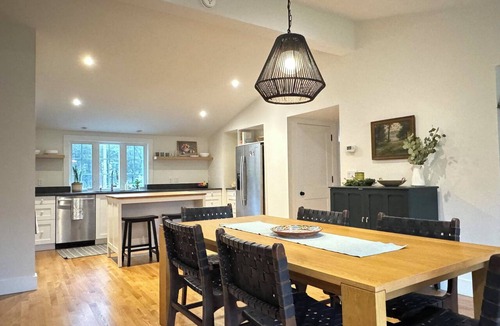 Dublin House | Modern Farmhouse/Cottage in beautiful Dublin with air conditioning
