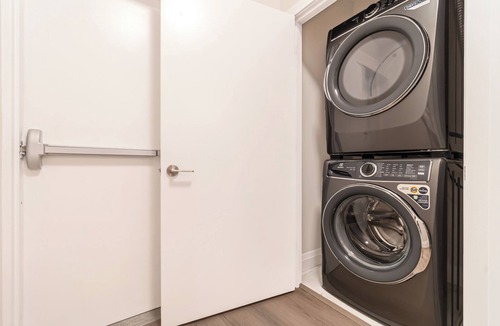 Dean Park Apartment | Modern Fully Furnished 2 Bedroom Apartment Unit 10