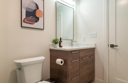 Quincy Apartment | Modern Furnished Apartment in Heart of Quincy