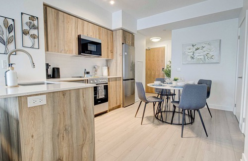 Kitchener Condo | Modern High-Rise Condo w City Views & Balcony