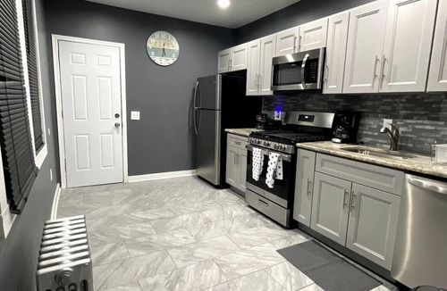 Orange Apartment | MODERN HOME 20 MINUTES AMERICAN DREAM MALL NYC EWR